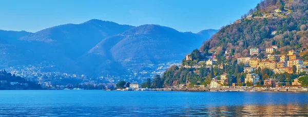 Panorama Jasně Modrých Vod Jezera Como Obklopené Alpami Městečky Horskými — Stock fotografie