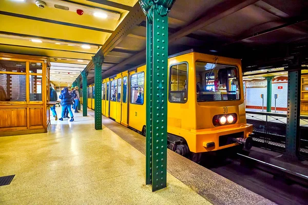 Budapest Węgry Luty 2022 Historyczny Pociąg Metra Historycznej Stacji Metra — Zdjęcie stockowe