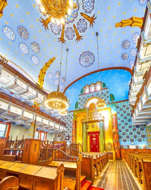 BUDAPEST, HUNGARY - 23 Şubat 2022: Eski Kazinczy Sokağı Sinagogu, 23 Şubat 'ta Budapeşte, Macaristan' da