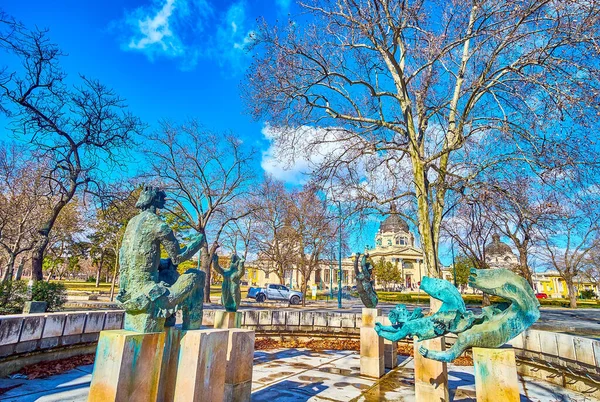 Budapest Hungría Febrero 2022 Moderna Fuente Sirena Parque Ciudad Con —  Fotos de Stock