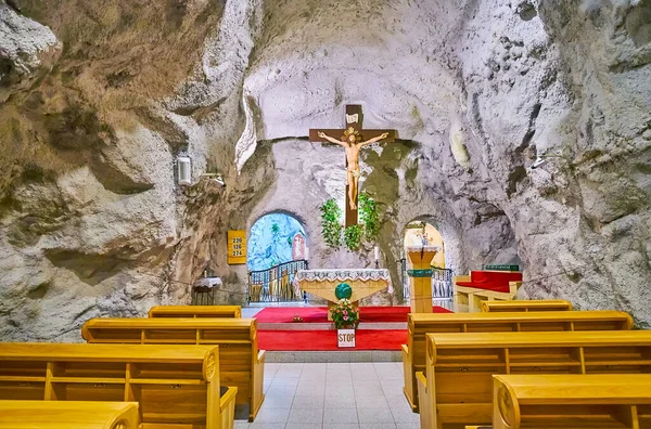 Budapest Hungary Feb 2022 Cross Altar Gellert Hill Cave Church — Stock Photo, Image