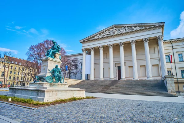 Αρχιτεκτονικό Σύνολο Του Ουγγρικού Εθνικού Μουσείου Άγαλμα Του Janos Arany — Φωτογραφία Αρχείου
