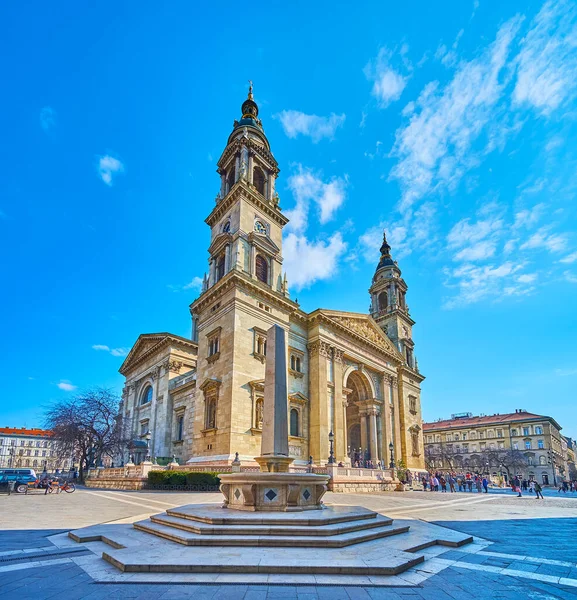 Fuente Piedra Feliz Reina Gizella Frente Basílica San Esteban Situada —  Fotos de Stock