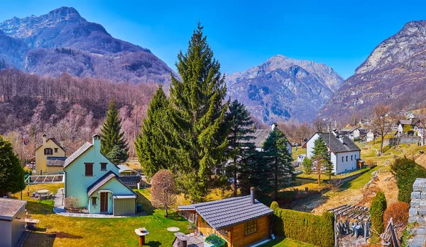 Panorama Printemps Nature Alpine Valle Verzasca Avec Montagnes Conifères Pelouse — Photo