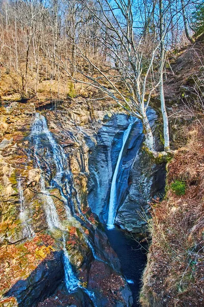 Falaise Rocheuse Avec Des Jets Étroits Cascata Riale Efra Cascade — Photo