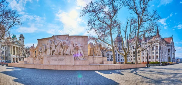 Panoramautsikt Lajos Kossuth Square Med Justispalasset Ethnographic Museum Stein Kossuth – stockfoto