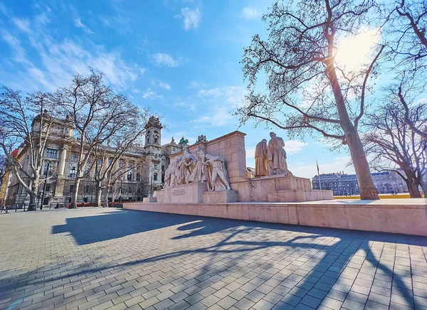 Güneşli Lajos Kossuth Meydanı Macaristan Budapeşte Kentinin Arka Planında Kossuth — Stok fotoğraf