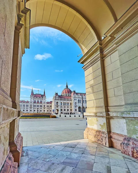 Edificio Storico Del Parlamento Piazza Lajos Kossuth Sono Visti Attraverso — Foto Stock