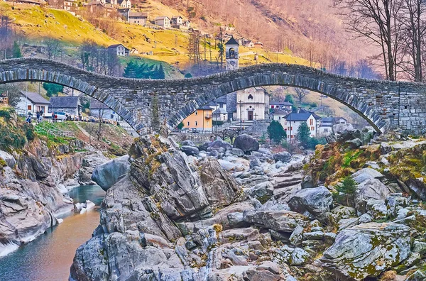 Die Salzbrücke Der Fluss Verzasca Und Die Kirche Santa Maria — Stockfoto