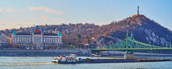 Hajós Városkép Dunán Gellért Hotel Termálfürdő Gellért Hegy Szabadság Híd — Stock Fotó