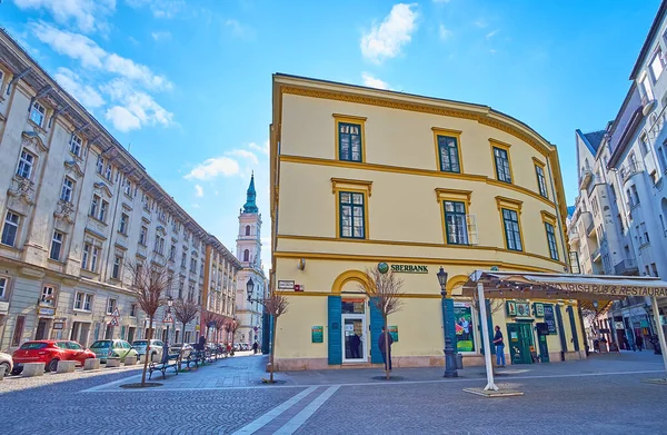 Antika ev Macaristan 'ın Budapeşte kentindeki küçük Dezso Szomory Meydanı' na bakıyor