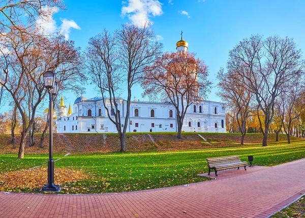 Het Schilderachtige Herfst Park Van Chernihiv Dytynets Citadel Met Uitzicht — Stockfoto