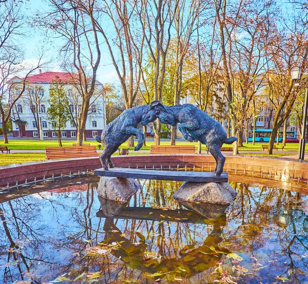 Fuente Escénica Con Escultura Las Cabras Parque Otoñal Chernihiv Ucrania —  Fotos de Stock