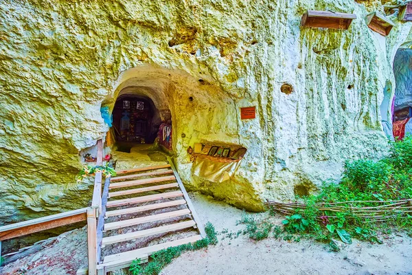 Крошечный Вход Маленькую Часовню Пещерного Монастыря Бакота Бакота Украина — стоковое фото