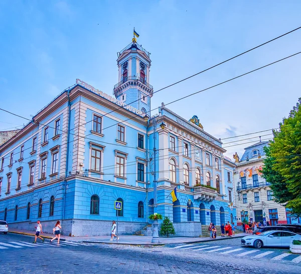 Chernivtsi Ukraine Ιουλίου 2021 Γραφικό Δημαρχείο Ένα Πύργο Ρολογιού Στην — Φωτογραφία Αρχείου