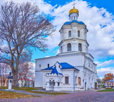 Ukrayna Barok Koleji, Chernihiv Koleji. Chernihiv Dytynets Parkı. Girişte Ivan Mazepa 'nın büstü, Chernihiv, Ukrayna.
