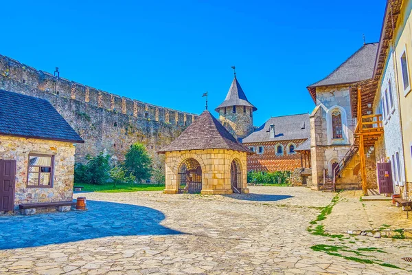 Pozo Del Castillo Cubierto Objeto Más Significativo Que Encuentra Centro —  Fotos de Stock