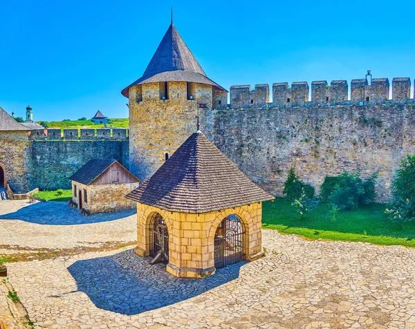 Beautiful Stone Courtyard Khotyn Fortress Massive Ramparts Towers Well Topped — Foto Stock