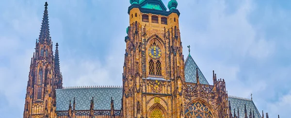 Ornate Gothic Towers Vitus Cathedral Decorated Carvngs Sculptures Windows Golden — Stockfoto