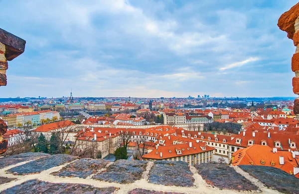 Die Alten Roten Dächer Von Prag Vom Aussichtspunkt Schwarzen Turm — Stockfoto