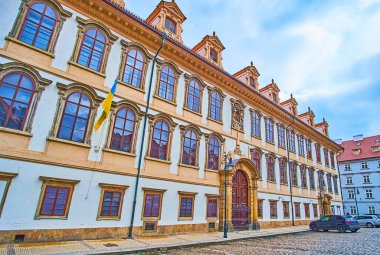 Wallenstein Sarayı Çek Cumhuriyeti, Valdstejn Meydanı, Prag Parlamentosu binası olarak hizmet vermektedir.