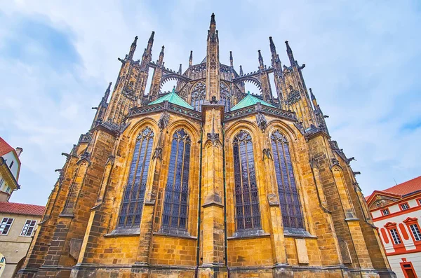 Scenic Gothic Sandstone Apse Vitus Cathedral Tall Arched Windows Carvings — Fotografia de Stock