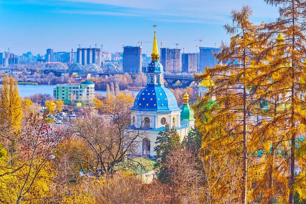 Scenic Blue Dome Vydubychi Monastery Decorated Golden Stars Seen Dnieper — ストック写真