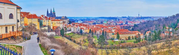 Panorama Large Strahov Garden Gothic Towers Vitus Cathedral Red Roofs — Stock Photo, Image