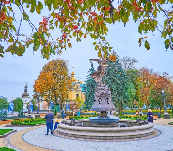 Quiiv Ucrânia Nov 2022 Fonte Arcanjo Miguel Colorido Parque Outono — Fotografia de Stock