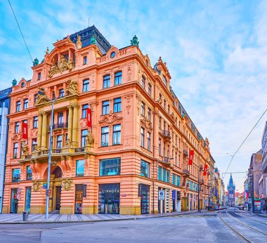 PRAG, CZECH REPUBLIC - 6 Mart 2022: Wenceslas Meydanı ve Vodickova Caddesi 'nin köşesindeki Assicurazioni Generali' nin dekoratif Art Deco binası