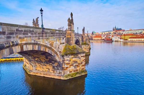 Arched Medieval Stone Charles Bridge Vitus Cathedral Bank Vltava River — Stockfoto