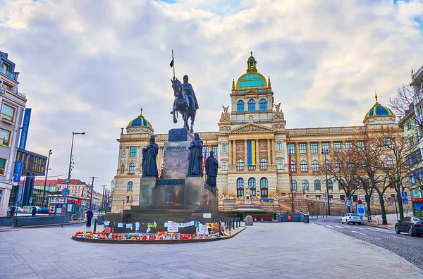 Architectural Ensemble Wenceslas Square National Museum Wnceslas Monument Foreground Prague — Φωτογραφία Αρχείου