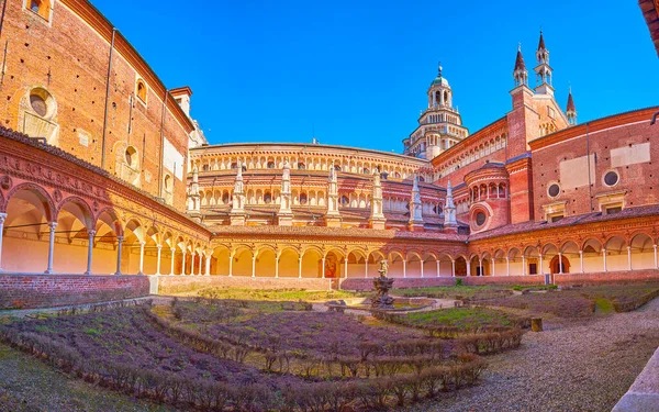 Panorama Small Cloister Arched Gallery Its Garden Huge Cathedral Certosa — Stock Photo, Image