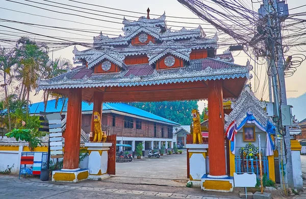 Gate Wat Kham Temple Tangles Electric Wires Pole Next Pai — Photo