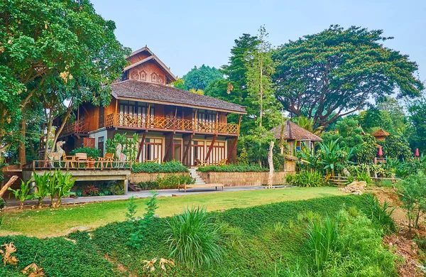 Beautiful Green Garden Traditional Wooden Thai House Bank Pai River — Foto de Stock