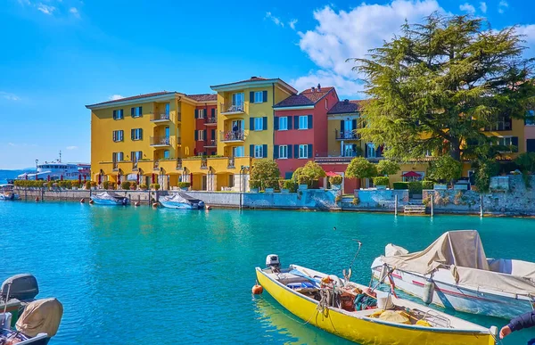 Colored Fishing Tourist Boats Marina Sirmione Located Next Old Town — Foto de Stock