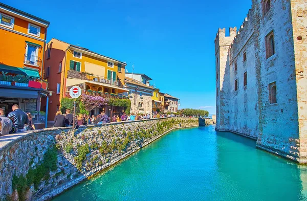 Azure Rippled Waters Moat Medieval Stone Scaligero Castle Sirmione Old — Foto de Stock