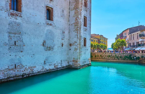 Rippled Waters Moat Scaligero Caslte Located Sirmione Old Town Italy — Foto de Stock