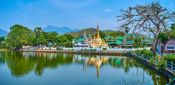 Picturesque Panorama Nong Kham Lake Lined Lush Greenery Public Park — Foto de Stock