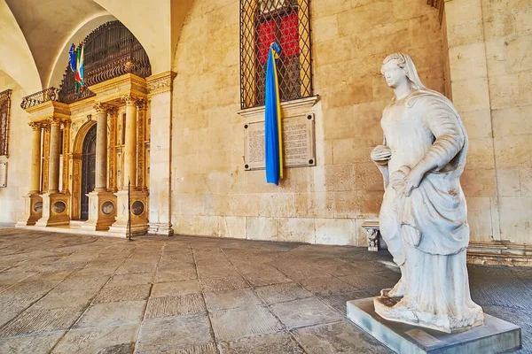 Ancient Lodoiga Statue Portico Palazzo Della Loggia Located Brescia Lombardy — 图库照片