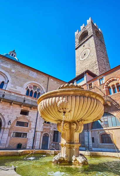 Medieval Stone Fountain Court Palazzo Broletto Torre Del Pegol Background — Stock Photo, Image