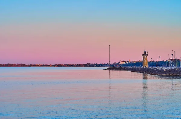 Bright Purple Dusk Lake Garda View Old Stone Lighthouse Entry — Foto de Stock