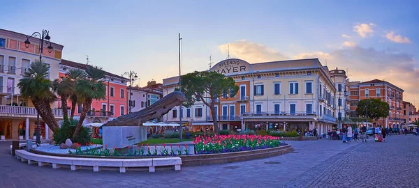 Desenzano Del Garda Italy April 2022 Evening Piazza Giacomo Matteotti — Stockfoto