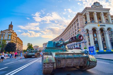 KYIV, UKRAINE - AUGUST 23, 2022: Captured tanks, howitzers and other artillery pieces on the parade of destroyed Russian military vehicles, on August 24 in Kyiv, Ukraine