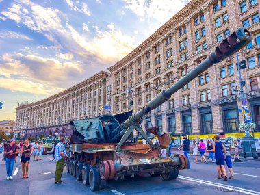 KYIV, UKRAINE - AUGUST 23, 2022: Khreshchatyk Avenue with destroyed Russian artillery, on August 23 in Kyiv, Ukraine