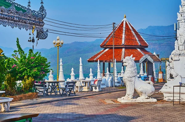 Vintage White Statue Chinthe Singha Lion Grounds Wat Phrathat Doi — Foto de Stock