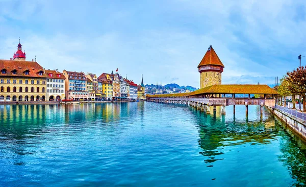Lucerne Switzerland March 2022 Walk Bank Reuss River Enjoying View — Stockfoto