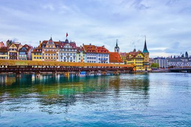 LUCERNE, SWITZERLAND - MARCH 30, 2022: Medieval wooden Kapellbrucke (Chapel bridge) leading to Altstadt, on March 30 in Lucerne, Switzerland