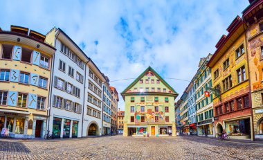 LUCERNE, SWITZERLAND - MARCH 30, 2022: Panorama of Weinmarkt square with historical ornate guild houses with frescoes, on March 30 in Lucerne, Switzerland