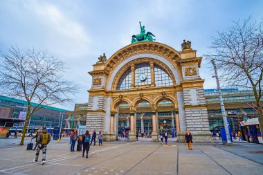 LUCERNE, SWITZERLAND - MARCH 30, 2022: The historical arch is a remain of former railway station located on Bahnhofpl square, on March 30 in Lucerne, Switzerland